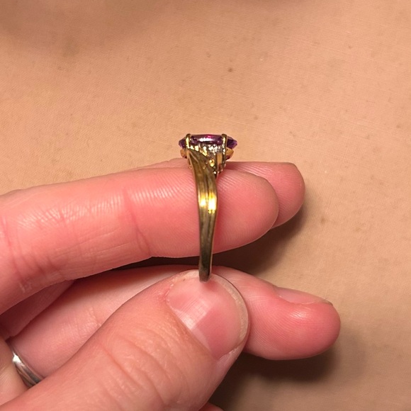 Purple costume jewelry ring size 8 - Picture 7 of 7